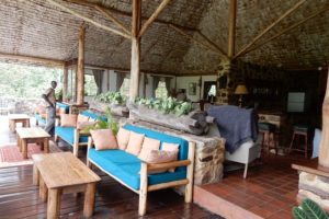 veranda-lobby-dining